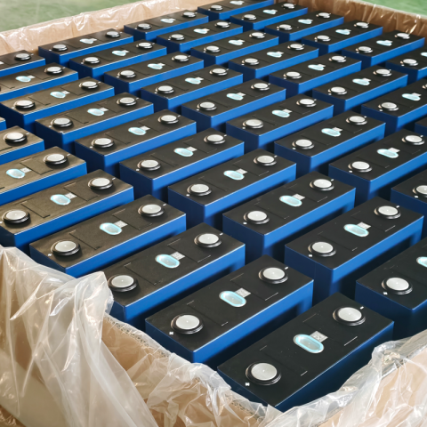 LYTH versendet 4,000 Einheiten von L173F314 314Ah LFP-Batteriezellen für Energiespeicheranwendungen